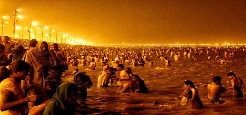 MahaKumbh 2025: गंगा स्नान से होगी अमृत तत्व की प्राप्ति, डुबकी लगाते समय जरुर ध्यान में रखें ये नियम