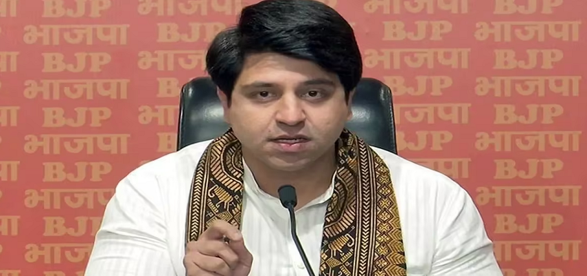 'मिल्कीपुर में SP का साथ, दिल्ली में तीन तलाक', BJP ने कांग्रेस पर साधा निशाना