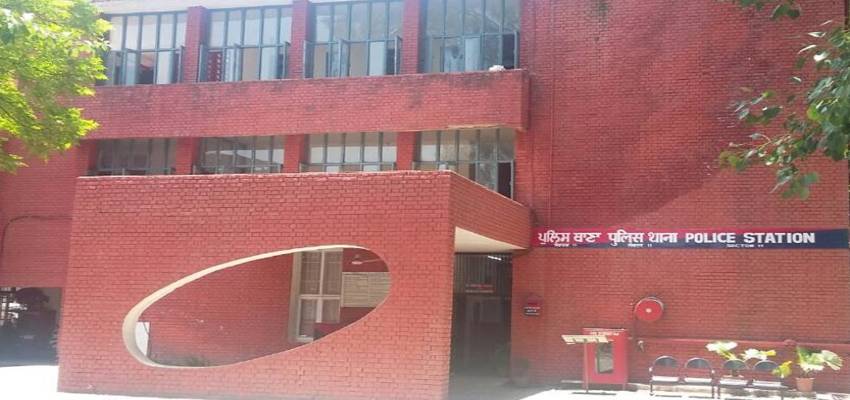 एक कॉल ने उड़ाई पुलिस की नींद, आतंकी ने दी थाने को ग्रेनेड से उड़ाने की धमकी