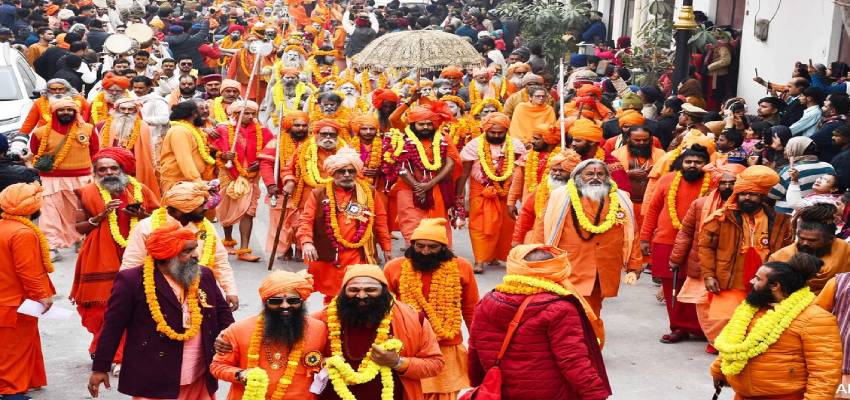 Mahakumbh 2025 Akhada: क्यों पड़ी अखाड़ों के निर्माण जरुरत ? जानें अखाड़ो का पूरा इतिहास