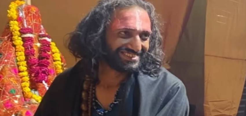 संगम किनारे तंत्र साधना करते नजर आए IIT वाले बाबा, खोला अपनी सीक्रेट डायरी का राज