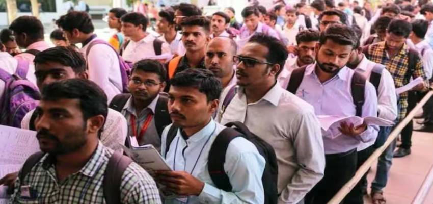 फ्यूचर में इन 15 नौकरियों की डिमांड होगी कम, कहीं आप भी तो नहीं कर रहे इस सेक्टर्स में काम