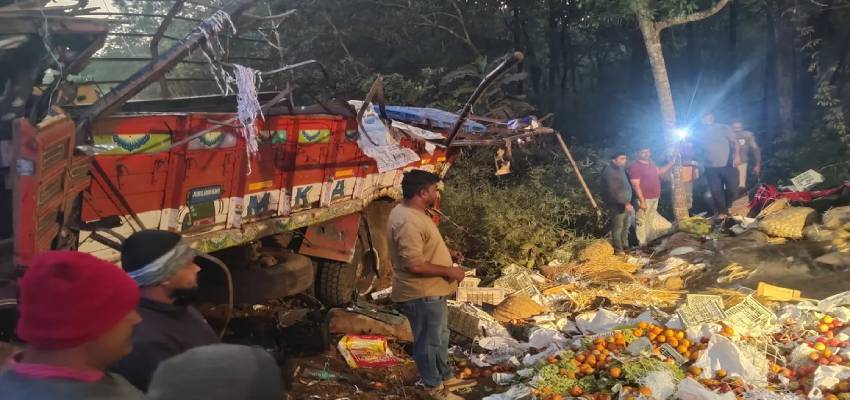 कर्नाटक के यालापुरा में हुए सड़क हादसा में 10 लोगों की मौत, 15 घायल