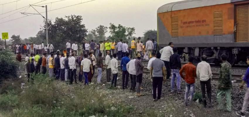 Jalgaon Train Accident:   जलगांव में बड़ा रेल हादसा, अब तक 13 लोगों की मौत, पीएम मोदी ने जताया दुख
