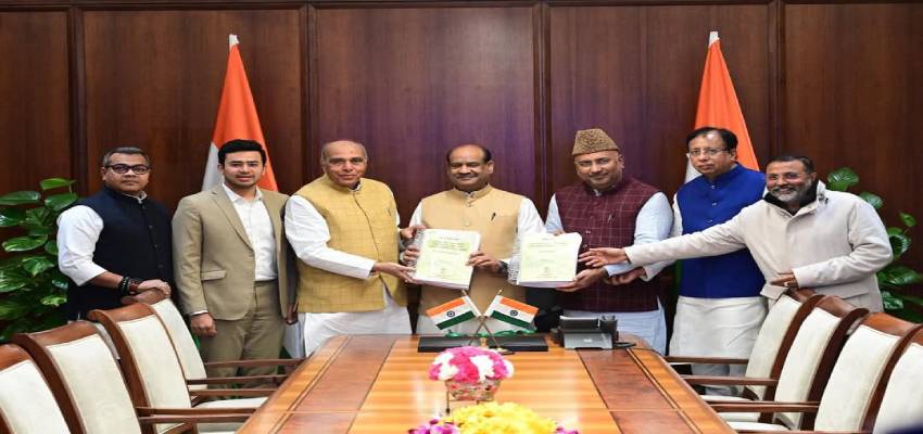 Waqf Bill JPC Report: अध्यक्ष जगदंबिका पाल ने लोकसभा अध्यक्ष को सौंपी रिपोर्ट, विपक्ष ने बताया असंवैधानिक