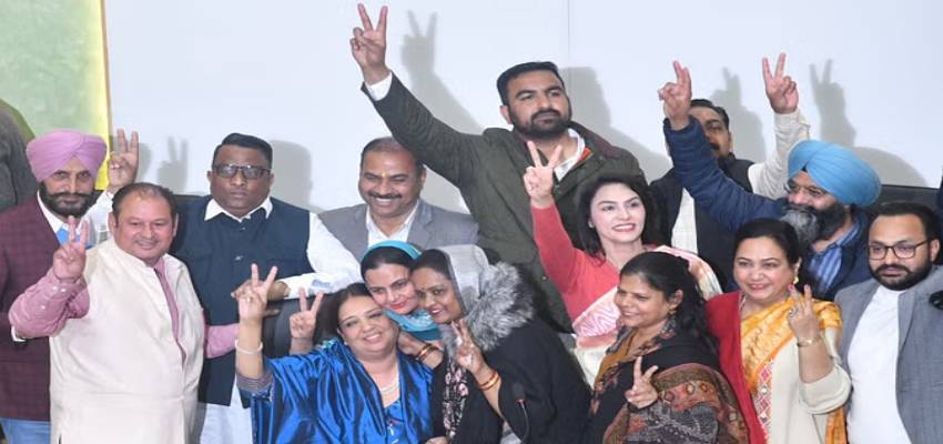 चंडीगढ़ मेयर चुनाव में AAP- कांग्रेस को झटका, क्रॉस वोटिंग के बाद BJP ने मारी बाजी