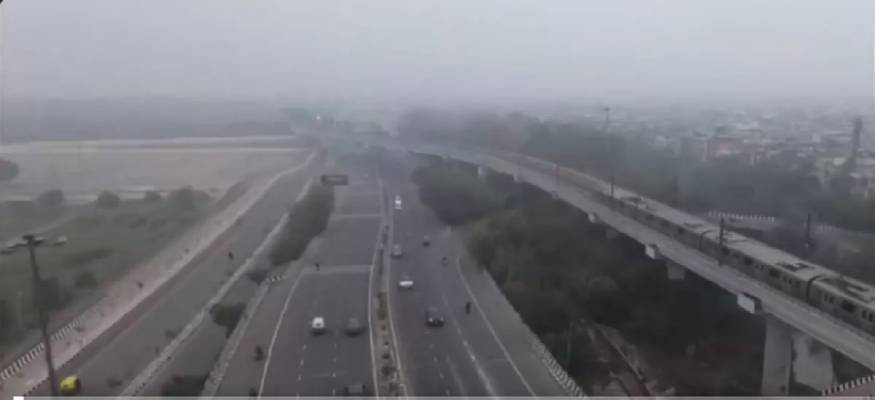 दिल्ली-NCR में कोहरे की मार, 50 से ज्यादा ट्रेन और 70 फ्लाइट लेट