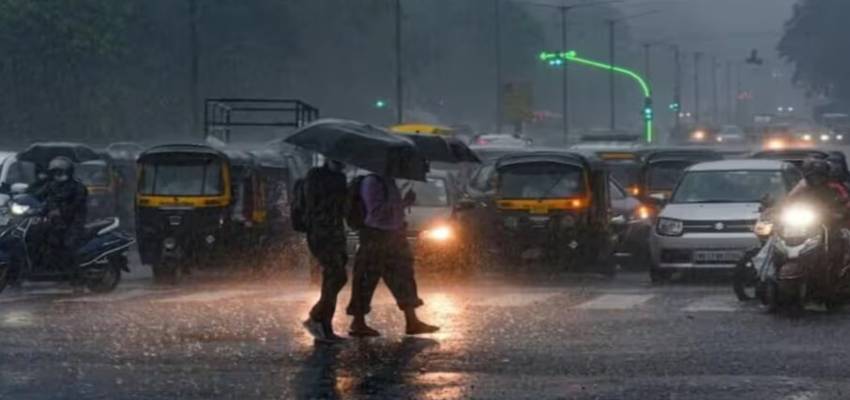 Weather Update: दिल्ली-NCR के मौसम में फिर हुआ उलट-फेर, भारी बारिश के साथ लौटेगी ठंड