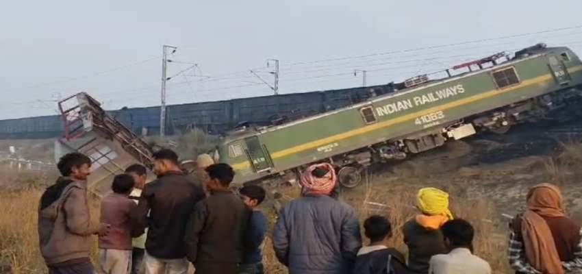 सुबह के समय यूपी में बड़ा रेल हादसा, दो मालगाड़ियों की जबरदस्त टक्कर; पटरी से उतरा इंजन और गार्ड का डिब्बा