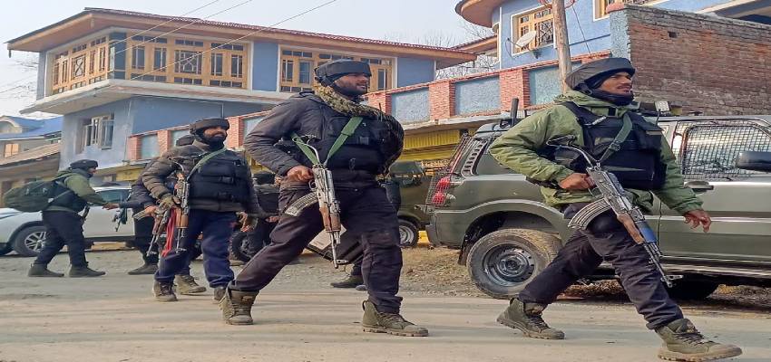 रिटायर्ड सैनिक की हत्या बाद कश्मीर में बड़ी कार्रवाई, हिरासत में लिए गए 500 से ज्यादा संदिग्ध