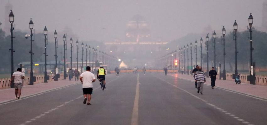 Delhi Weather: दिल्ली में 4 डिग्री तक बढ़ा पारा, अब इन राज्यों में बारिश बनेगी आफत