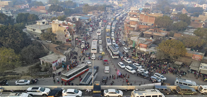 UP: महाकुंभ में जाम से निपटने के लिए योगी सरकार का नया इंतजाम, 4 जिलों में स्कूल बंद