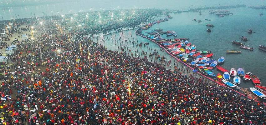 माघ पूर्णिमा के दिन महाकुंभ में उमड़ा श्रद्धालुओं हुजूम, नो-ह्वीकल जोन घोषित, सीएम योगी ने संभाला मोर्चा