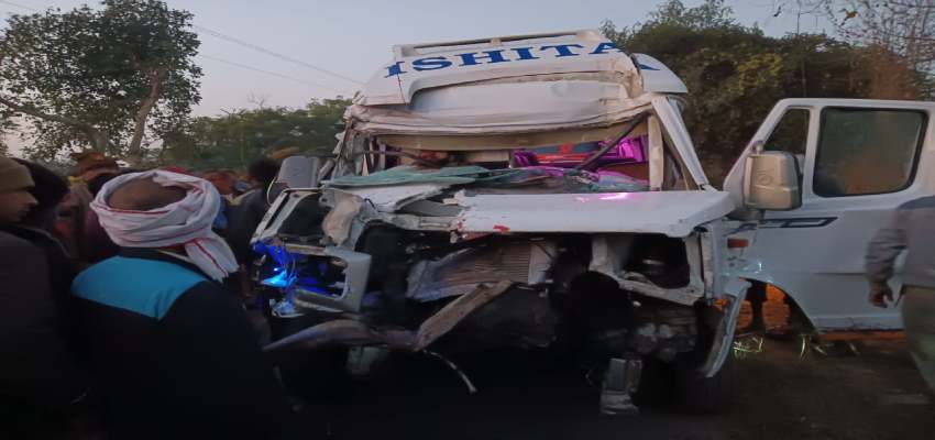 Fatehpur Road Accident: बेकाबू टूरिस्ट बस अनियंत्रित होकर ट्रक से टकराई, तीन लोगों की मौत, कई घायल