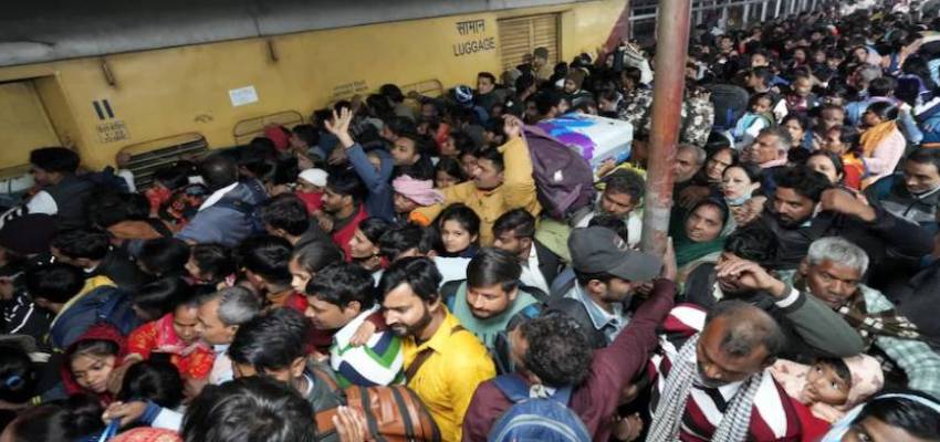 नई दिल्ली रेलवे स्टेशन पर कैसे मची भगदड़? दिल्ली पुलिस की जांच रिपोर्ट में हुआ 3 मुख्य कारणों का खुलासा
