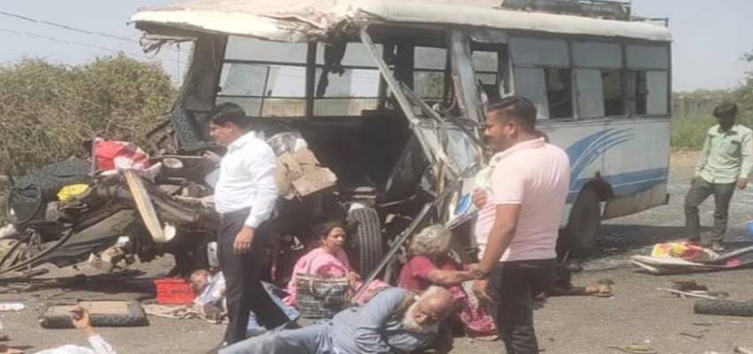 Gujarat Road Accident: कच्छ में बस और ट्रक की टक्कर से 7 लोगों की मौके पर मौत, कई घायल