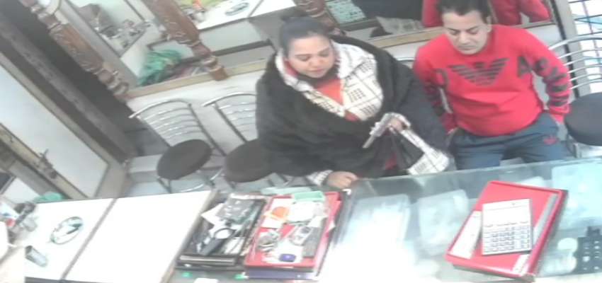 सोने की बालियां देखने के बहाने एक जोड़ी बालियां लेकर रफूचक्कर हुए पति-पत्नी, दुकानदार ने पुलिस में दर्ज कराई शिकायत