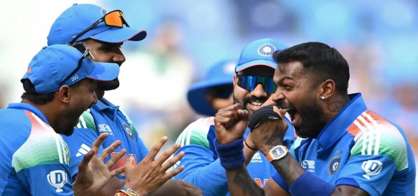 IND vs PAK: 241 रन पर सिमटी पूरी पाकिस्तानी टीम, कुलदीप यादव ने झटके तीन विकेट