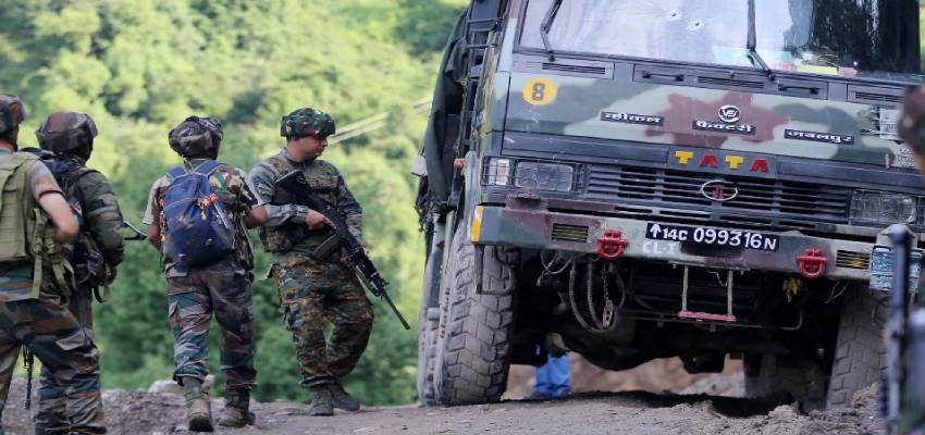 Jammu Kashmir: राजौरी में सेना की गाड़ी पर गोलीबारी, इलाके में सर्च अभियान शुरु