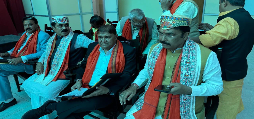 Bihar Politics: बिहार में नीतीश कैबिनेट का हुआ विस्तार, सात मंत्रियों ने ली शपथ