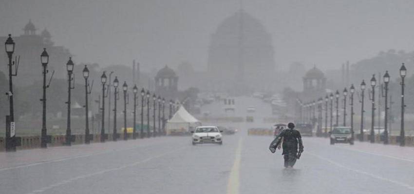Delhi Weather: दिल्ली-NCR में बारिश से बदला मौसम का मिजाज, IMD ने जारी किया दो दिन का अर्लट