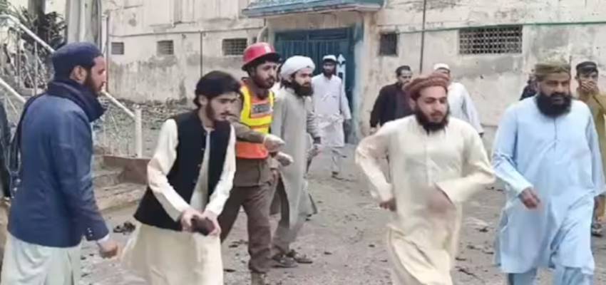 चैंपियंस ट्रॉफी के बीच पाकिस्तान में भीषण बम ब्लास्ट, 5 लोगों की मौत