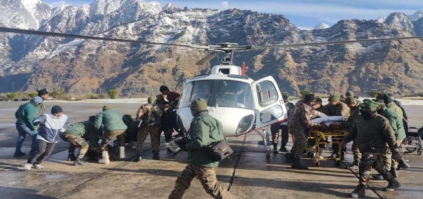 चमोली हादसे में लापता मजदूरों को बचाने के लिए रेस्क्यू ऑपरेशन तेज, एक्शन में सेना के 200 जवान