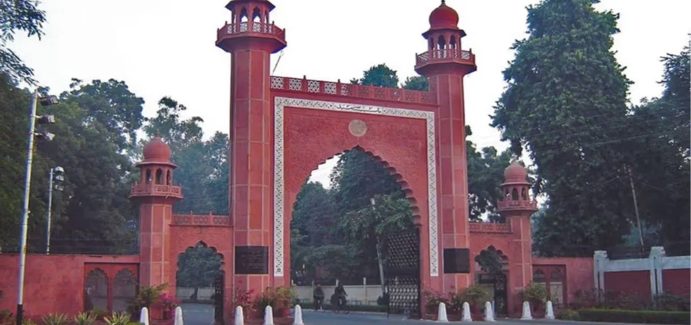 “10 मार्च को AMU परिसर में होली खेलेंगे”, इजाजत नहीं मिलने के बाद करणी सेना का ऐलान