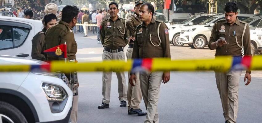 चाणक्यपुरी में IFS अधिकारी ने छत से कूदकर दी जान, डिप्रेशन का चल रहा था इलाज