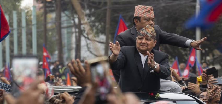 “महल खाली करो, हमारे राजा आ रहे”, हिंदु राष्ट्र और राजशाही की मांग को लेकर नेपाल में बढ़ी उथलपुथल