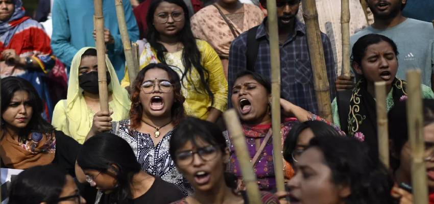 Bangladesh: यूनुस सरकार के खिलाफ सड़कों पर उतरीं महिलाएं, क्या फिर सत्ता परिवर्तन की हो रही तैयारी?
