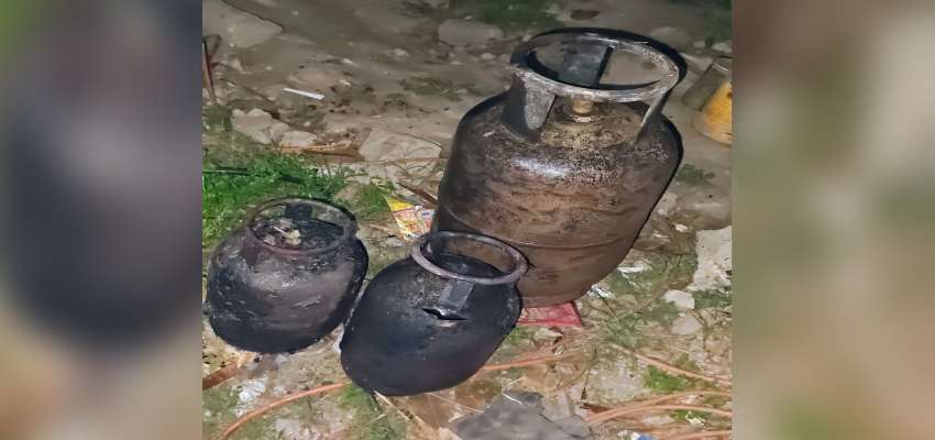 Delhi Fire: आनंद विहार की झुग्गियों में आग का कहर, 3 मजदूरों की दर्दनाक मौत