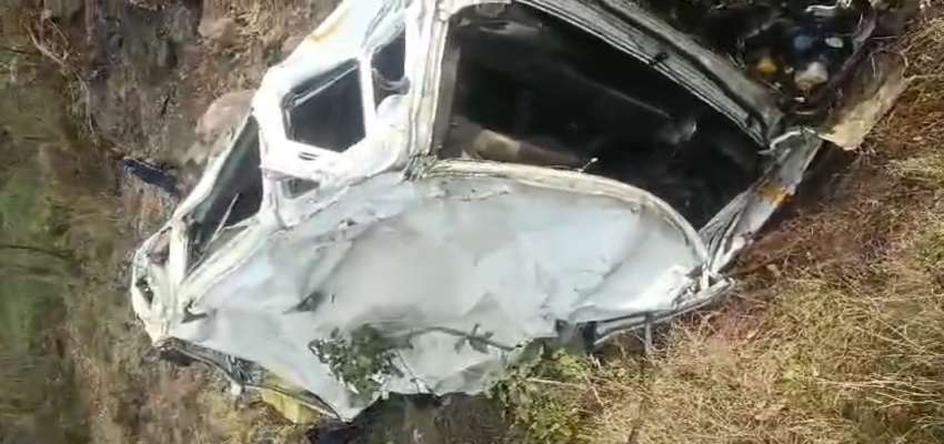 रियासी में दर्दनाक सड़क हादसा, खाई में गिरी यात्रियों से भरा टेम्पो वाहन, 4 की मौत