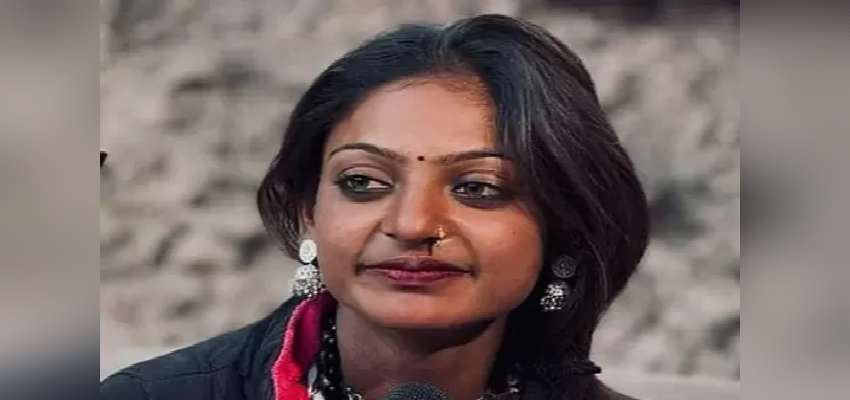 Monalisa के वीडियोज उड़ा रहे गर्दा, बॉलीवुड की तैयारियों में जुटी महाकुंभ की वायरल गर्ल