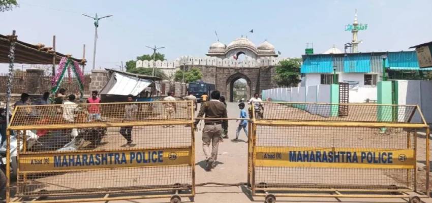 औरंगजेब के मकबरे की बढ़ाई गई सुरक्षा, बजरंग दल की धमकी के बाद तैनात किए गए जवान