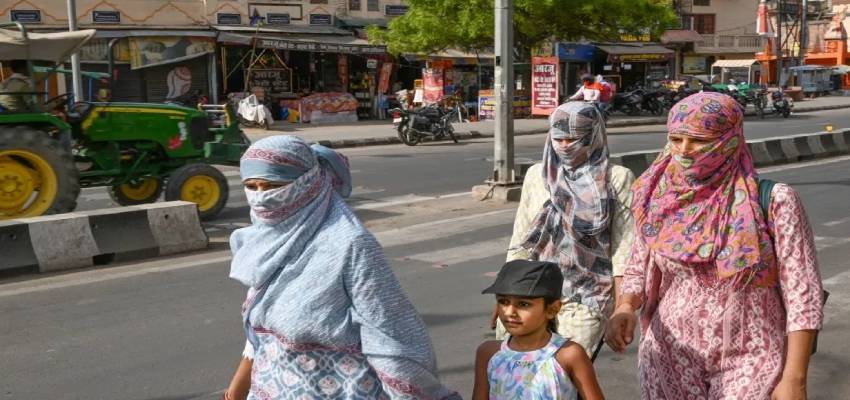 Weather Update: अप्रैल में मिलेगा गर्मी का डबल डोज? दिल्ली में बढ़ेगा पारा तो इन राज्यों में बारिश का अलर्ट