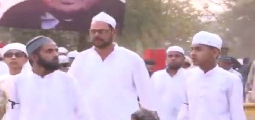 भोपाल में ईद के दौरान विरोध! काली पट्टी बांधकर अदा की गई नमाज, सामने आई वजह