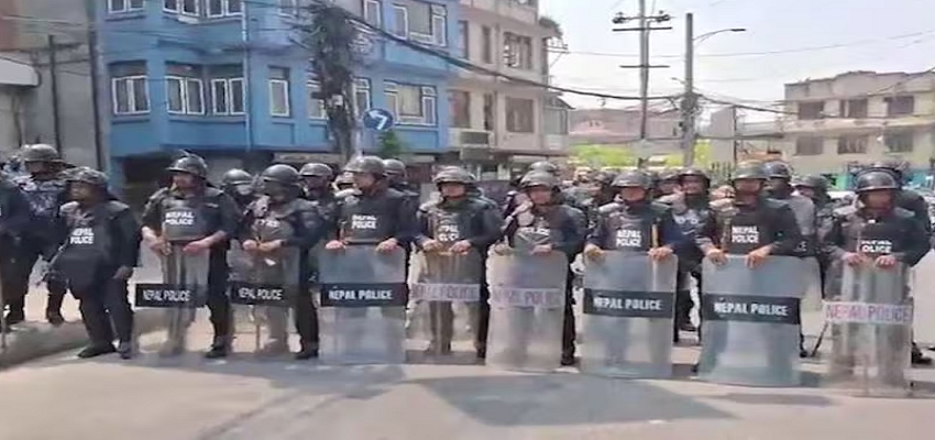 राजशाही की मांग पर नेपाल में फिर बवाल, PM ओली का आरोप - पूर्व राजा ज्ञानेंद्र ने भड़काई हिंसा