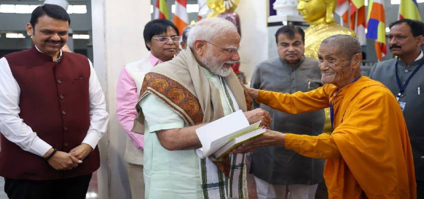 पीएम मोदी ने दीक्षाभूमि पहुंचकर विपक्ष पर किया प्रहार, एक तीर से किए कई वार