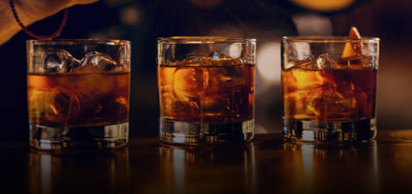 Ayodhya: पेट्रोल की भरी बोतल लेकर दुकान में घुसा, शराब के ठेके हटवाने के लिए युवक ने किया जोरदार हंगामा