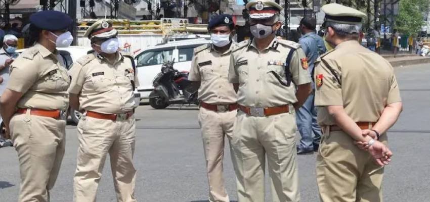 Waqf Bill को लेकर यूपी पुलिस की छुट्टियां हुई रद्द, तुरंत ड्यूटी जॉइन करने का दिए आदेश