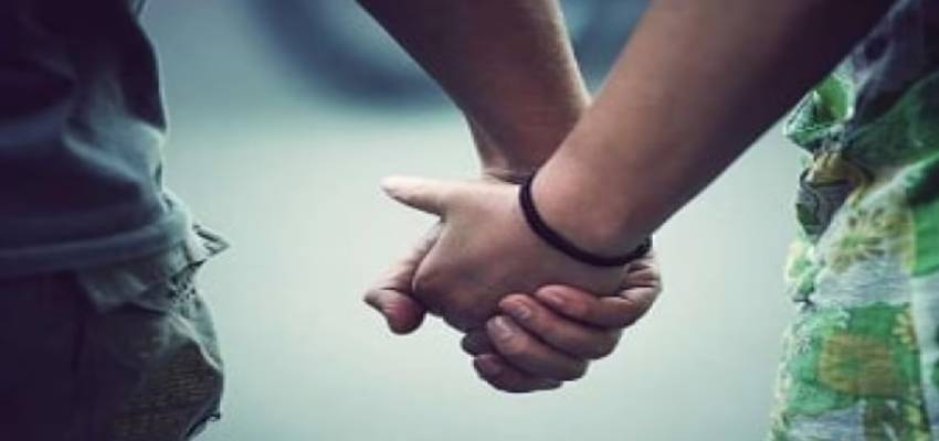 प्यार का ऐसा खुमार कि 9 बच्चों को छोड़कर हुए फरार! फिल्मी है अंदाज, जानें पूरा मामला