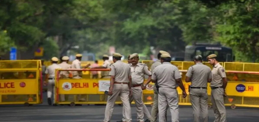 दिल्ली के पश्चिम विहार में ताबड़तोड़ फायरिंग, बीच सड़क प्रॉपर्टी डीलर को मारी 10 गोलियां