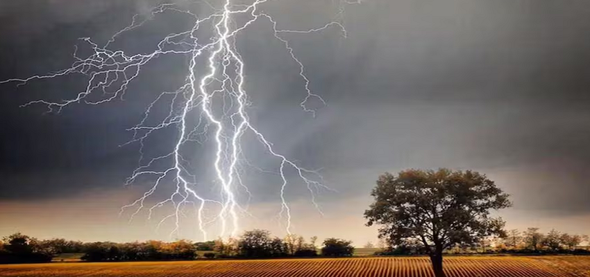 बिहार में आसमानी बिजली का कहर, पिछले 48 घंटे के भीतर 61 लोगों की मौत