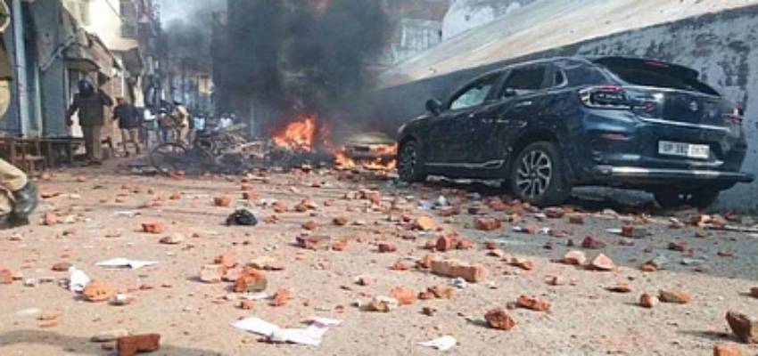 लाठीचार्ज के साथ आंसू गैस के गोले और 118 लोगों की गिरफ्तारी, यहां पढ़े मुर्शिदाबाद हिंसा से जुड़ा हर अपडेट