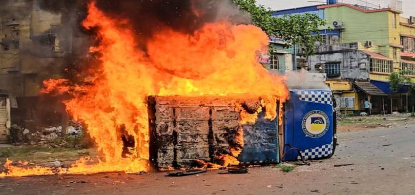 कलकत्ता HC के आदेश पर केंद्रीय बल तैनात, यहां पढ़े अब तक के मुर्शिदाबाद हिंसा से जुड़े ताजा अपडेट