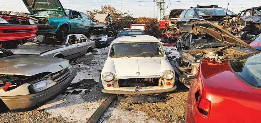 दिल्ली में 'एंड ऑफ लाइफ' गाड़ियों पर कार्रवाई शुरू, पार्किंग पर रोक, फ्यूल नहीं मिलेगा