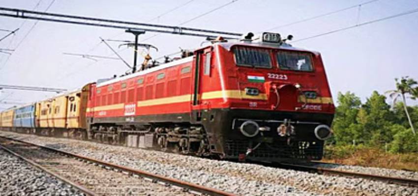 कैश ना होने पर घबराएं नहीं, अब चलती ट्रेन में यात्रियों को मिलेगी ये खास सर्विस