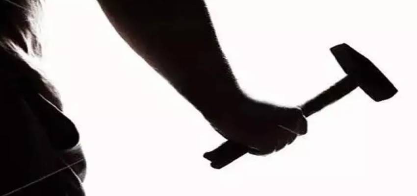 कलयुगी बेटे ने हथौड़े से पीट-पीटकर अपनी मां को उतारा मौत के घाट, जानें क्या है पूरा मामला?