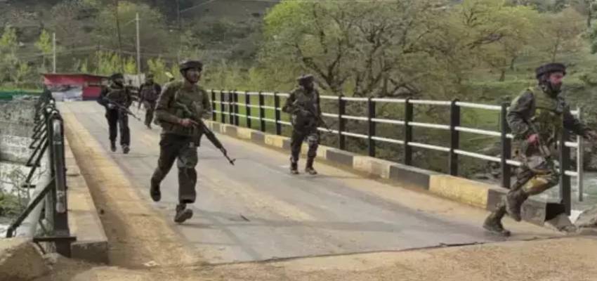 आतंकियों से अकेला भिड़ा और बचाई लोगों की जान, कौन है वो कश्मीरी जिसने नहीं की अपनी जान की परवाह?